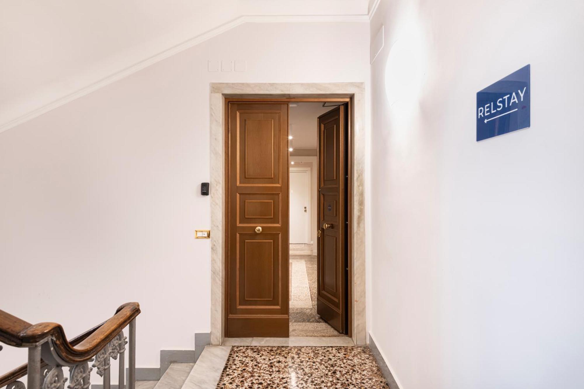 Relstay - Assarotti Suites Генуя Экстерьер фото