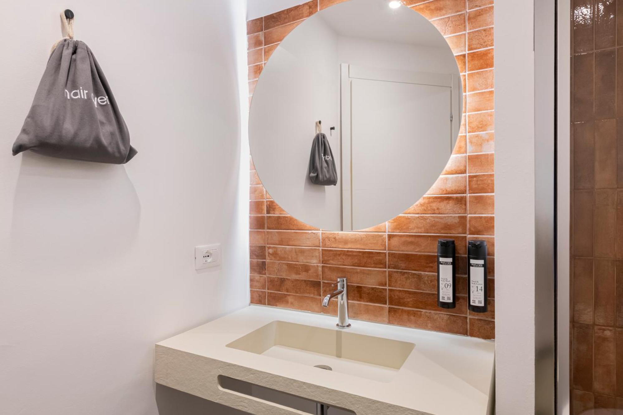 Relstay - Assarotti Suites Генуя Экстерьер фото