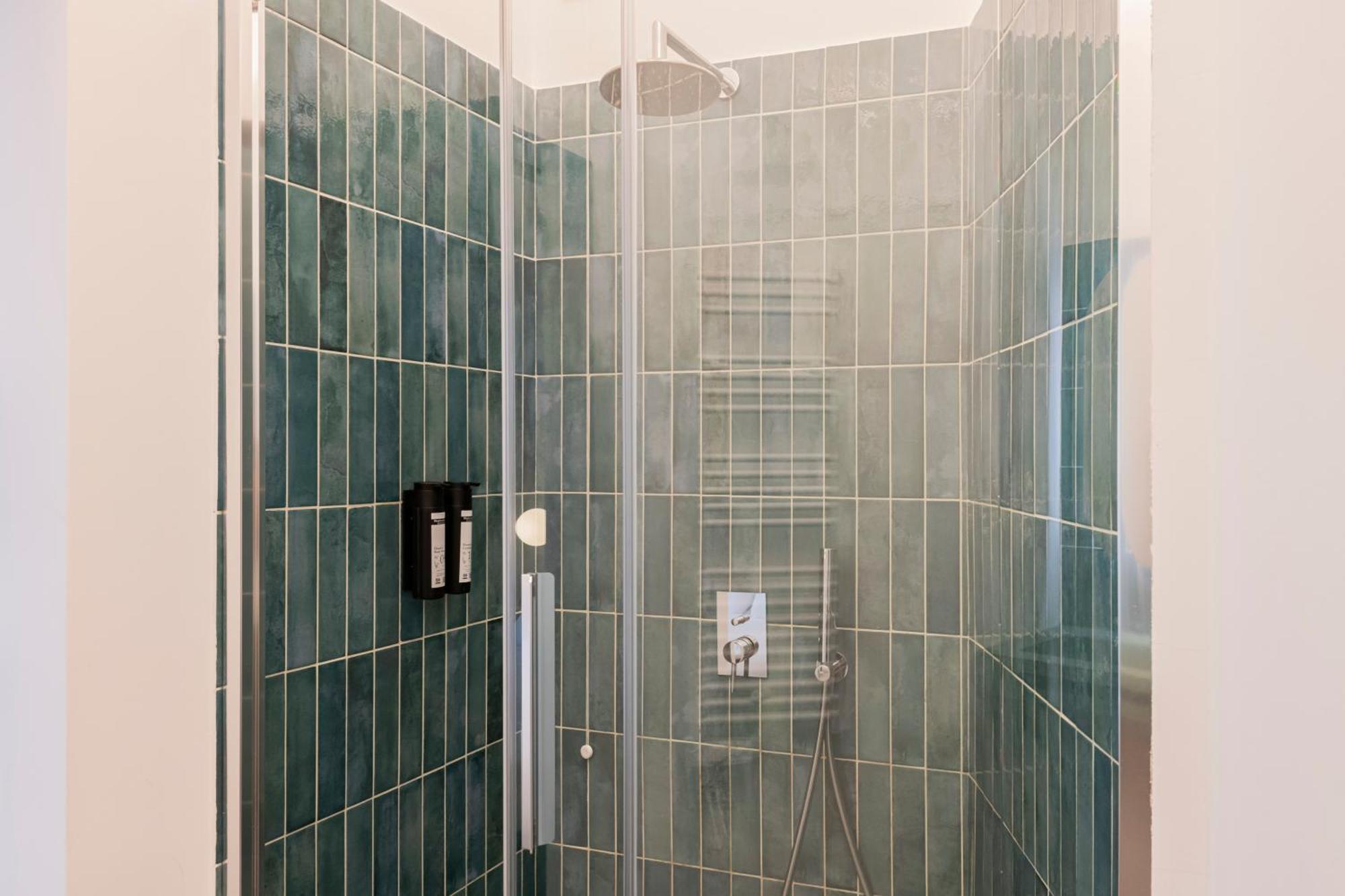 Relstay - Assarotti Suites Генуя Экстерьер фото